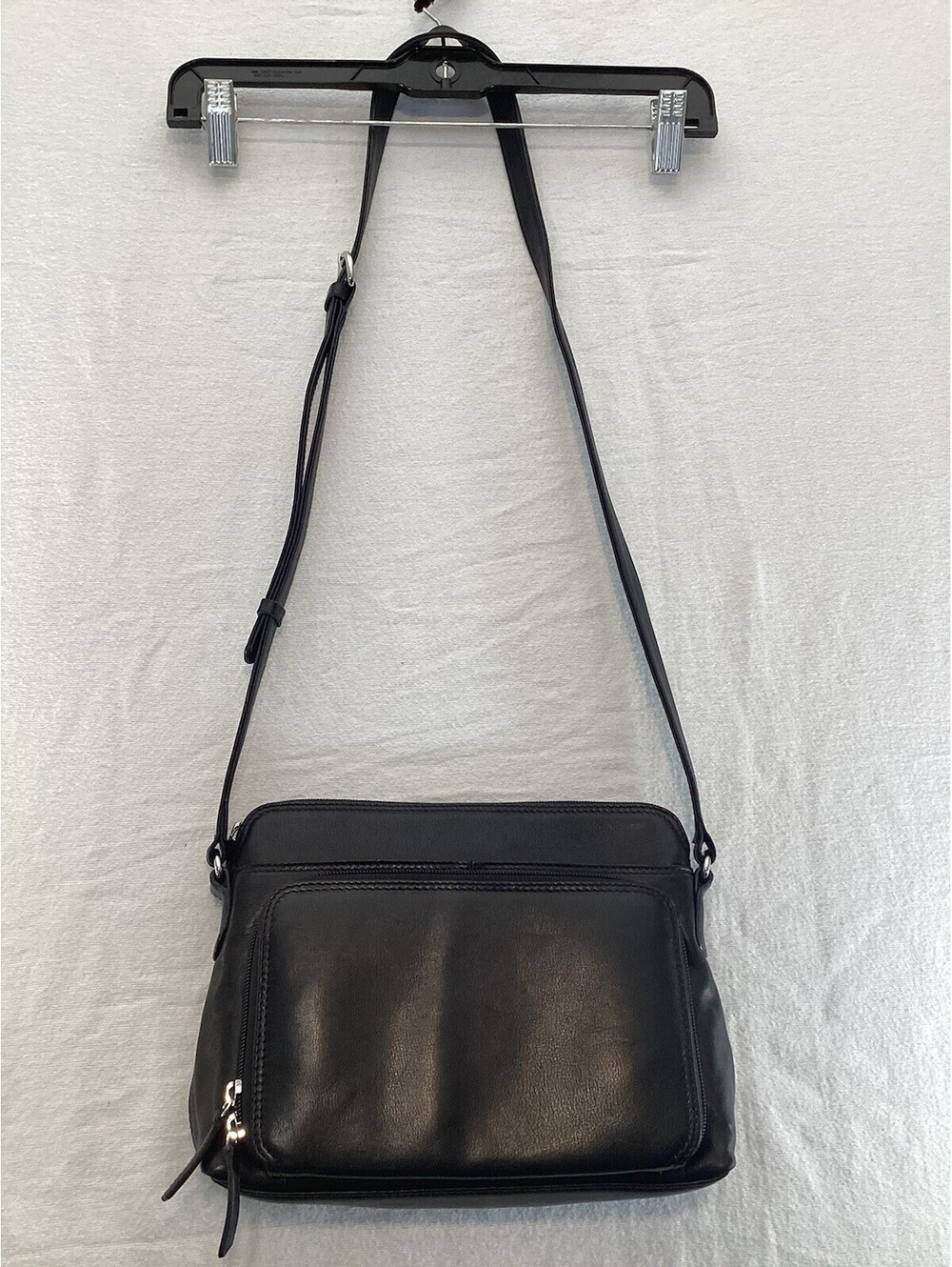 ILI New York Leather Crossbody Bag RFID Organizer Hobo Bag